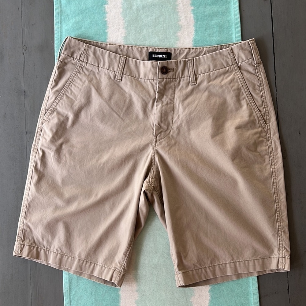 Express Men’s Classic Fit Khaki Flat Front At-The-Knee Shorts Size 33 - Picture 2 of 10